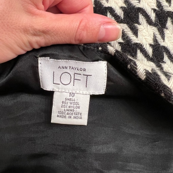 Loft Houndstooth Wool Pencil Skirt in Size 10 - Picture 4 of 4